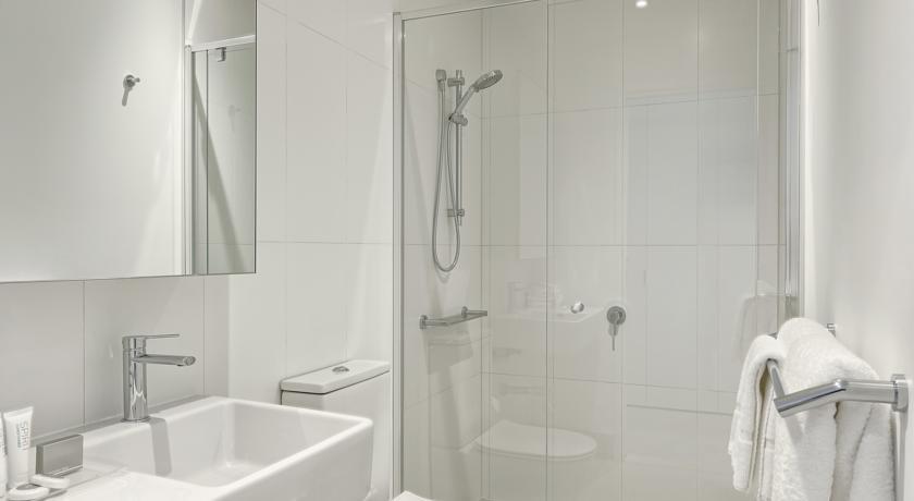 Experience Platinum Hotel Apartments Мелбърн Екстериор снимка