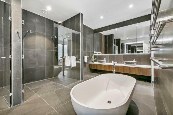 Experience Platinum Hotel Apartments Мелбърн Екстериор снимка