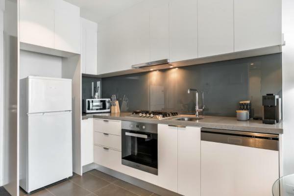Experience Platinum Hotel Apartments Мелбърн Екстериор снимка